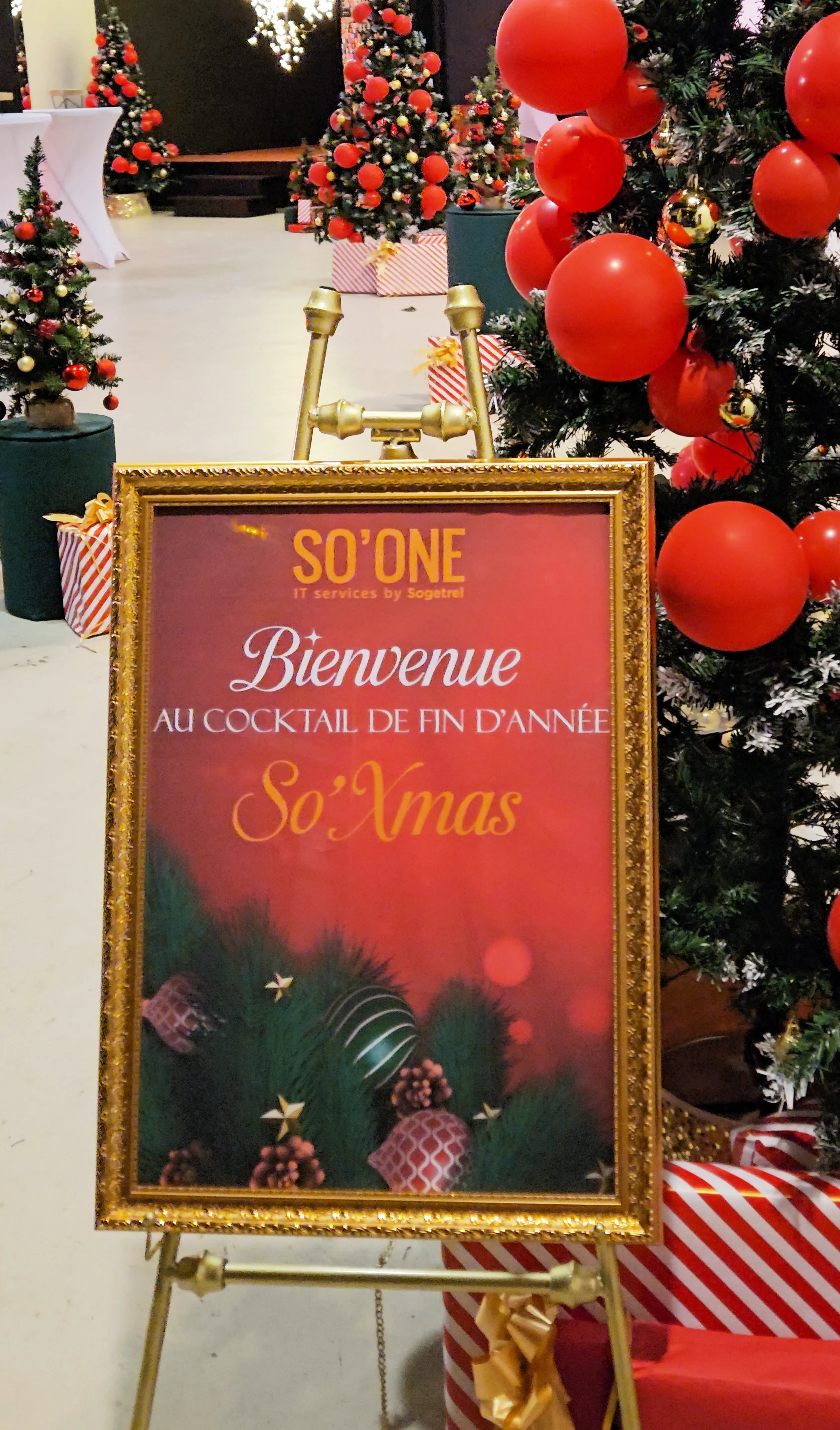 Chevalet doré avec cadre photo dimension A2 Sweet Table Mariage Mariage montbéliard
